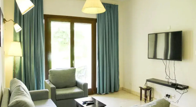 Charming 2-bedroom Marina Getaway, Book Lejlighed Hoteller i Taqah med parkering, Parkering