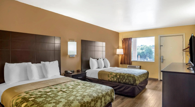Четырёхместный номер Standard Econo Lodge Easton Route 50