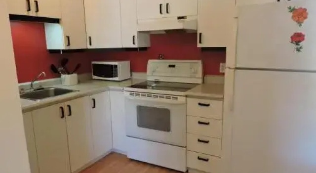 Appartement touristique #5 Immeuble MH, Book Apartment L'Anse-Saint-Jean The Fjord Route