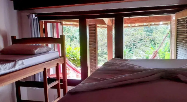 Кровать в общем номере Novos Baianos Hostel e Pousada