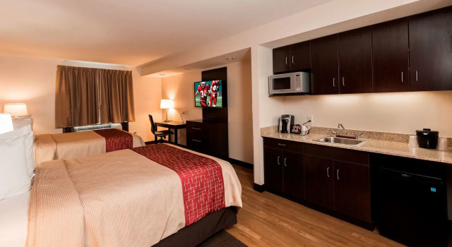 Red Roof Inn PLUS+ & Suites Malone, Buchen Sie Hotel Malone New York State