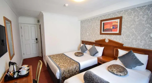Трёхместный номер Standard Pembridge Palace Hotel