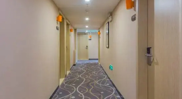 7 Days Superior Hotel (WUMART branch at Fengtai South Road Station)