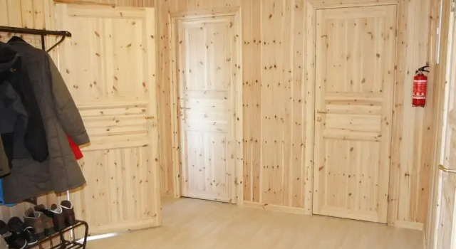 Ski, Sauna, and Scandinavian Serenity Chalet, Rezerwuj Chalet Hotele w Svealand z parkingiem, Parking
