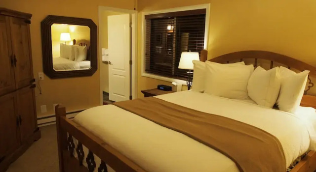 White Pines Silvertown 3-Bedroom Condo -- Walk to Lower Ski Lifts PCMR, Забронировать Отель Парк-Сити Deer Valley - The Canyons, рядом с Sitka Super Park