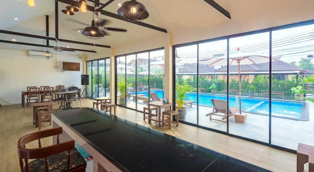 Кровать в общем номере с 2 комнатами Suphan Lake Hometel