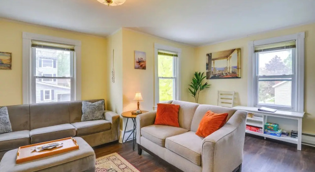 Walk to St Lawrence River: Clayton Apt w/ Porch!, Book Feriehus Clayton New York State