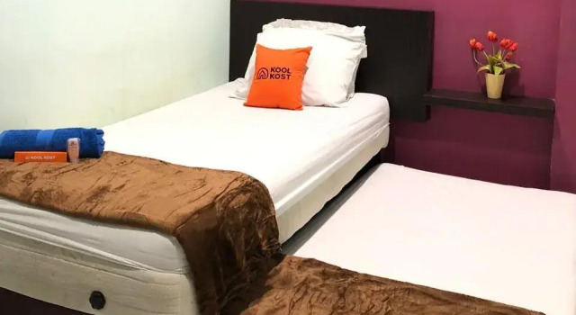 (camerata femminile) letto in camerata KoolKost Syariah near Tunjungan Plaza 2
