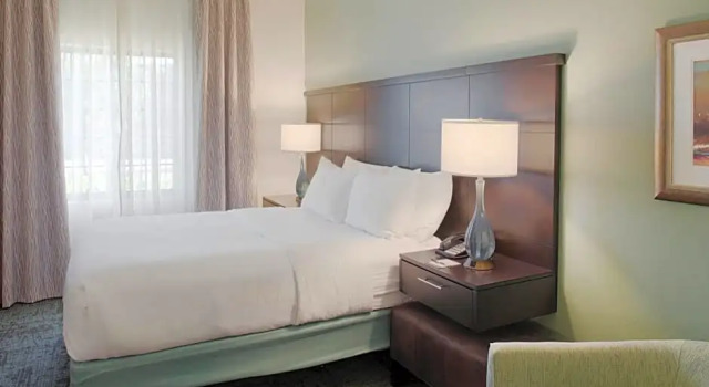 Двухместный люкс Staybridge Suites Fayetteville by IHG
