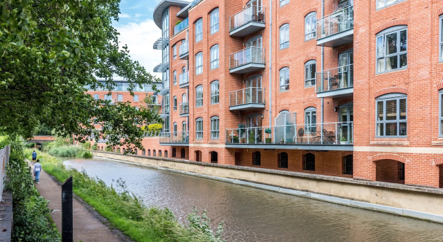 Modern 2 Bedroom Apartment in Popular Jericho