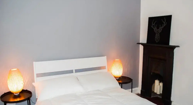 1 Bedroom Flat near Arthur's Seat, Забронировать Отель Отели Старого города - Эдинбург с парковкой, Парковка