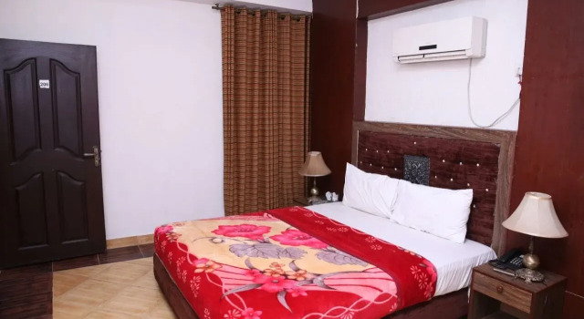 Family Hotel Davis Road Lahore, Rezervasyon Otel Lahor Pakistan, Fortress Square yakınında