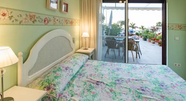 Nerja 1ª linea de Playa de Burriana , terraza grande al mar, Забронировать Апартаменты/квартира Нерха Axarquía, рядом с Tuesday Market