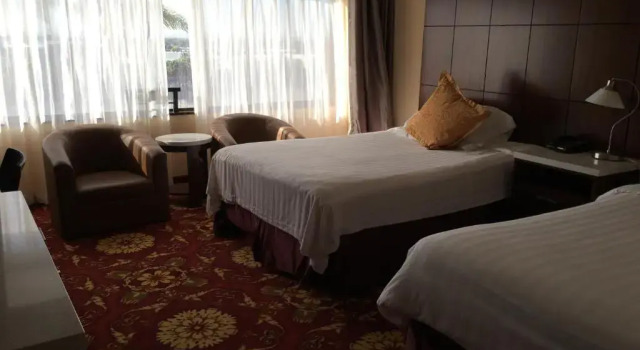 Четырёхместный номер Luxury LA Crystal Hotel -Los Angeles-Long Beach Area
