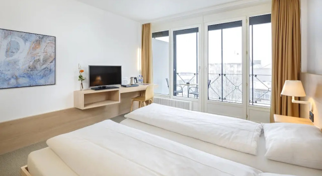 Четырёхместный номер Standard с балконом Newstar Hotel