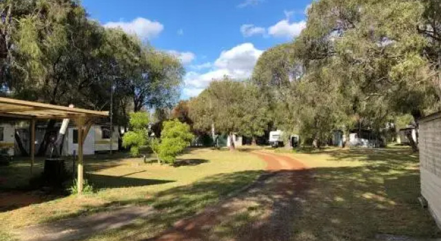 Lazy Days Caravan Park, Забронировать Отель Басселтон Geographe Bay