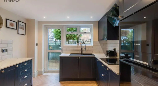 Апартаменты Stylish Home with Free Parking - 10 Mins To Legoland!