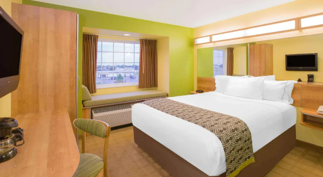 Двухместный люкс Microtel Inn & Suites by Wyndham Delphos