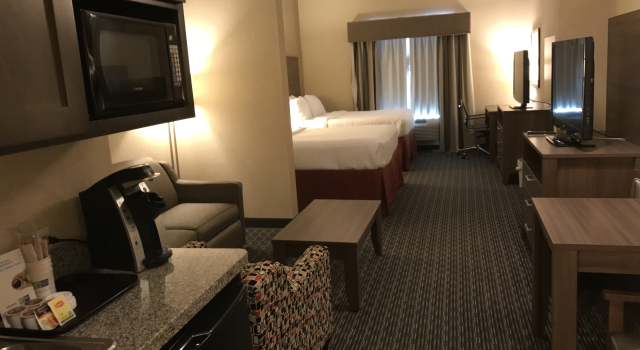 Holiday Inn Express & Suites Fredericksburg by IHG