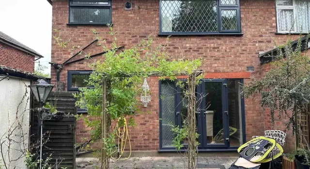 Stunning 3-bed House in Cheadle, Varaa Lomakoti Mökit kohteessa Merseyside, Mökki
