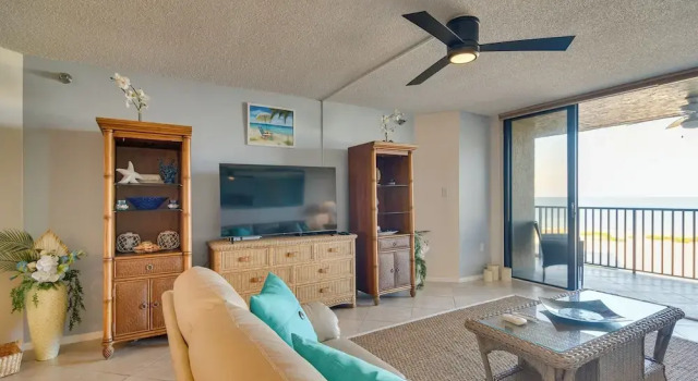 Clearwater Beachfront Condo w/ Heated Pool Access!, Забронировать Апартаменты/квартира Отели Клируотер-Бич с парковкой, Парковка