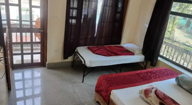 Трёхместный номер Standard с видом на горы Hotel Kamal Ganga & Restaurant