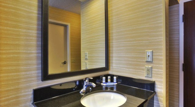 Четырёхместный номер Standard Fairfield Inn Ann Arbor
