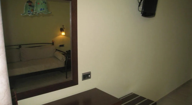Трёхместный номер Standard с балконом 9 Queens Spa Hotel