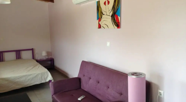 New and Colorful Studio Near Airport and Beach in Heraklion, Забронировать Отель Элия 