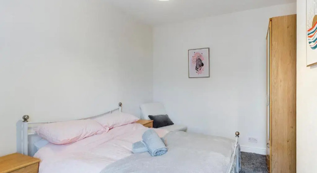 Cheerful 3 bedroom home with free parking and WIFI, Забронировать Апартаменты/квартира Честер Чешир, рядом с Больница Countess of Chester