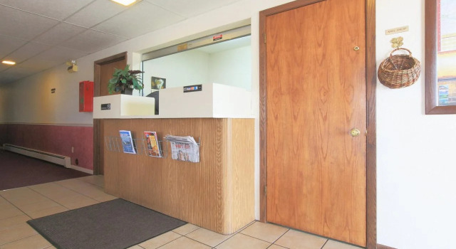 Econo Lodge Inn & Suites Escanaba North