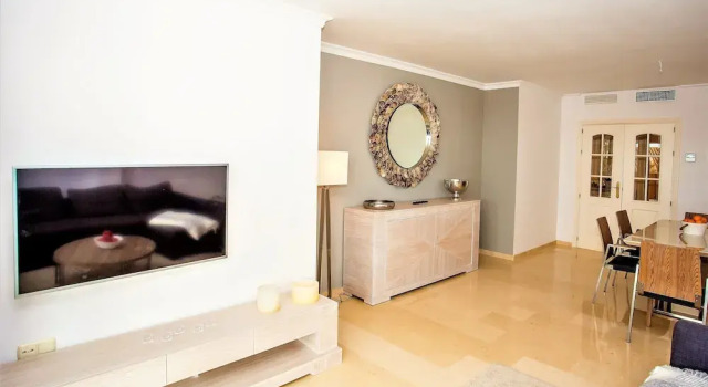 Beautiful and Spacious, 3 bedroom apartment LA23