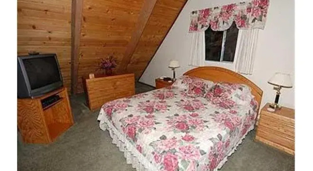 2233 Mewuk Drive Holiday Home