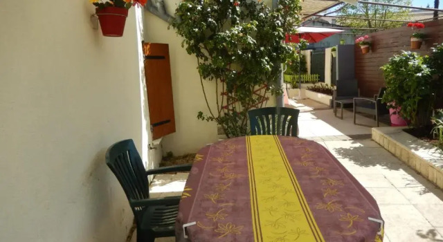Chez Corinne, Rezervați Hotel La Roche-Chalais 