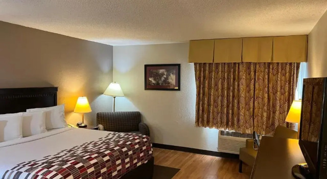 Двухместный люкс Red Roof Inn & Suites Mt Holly - McGuire AFB