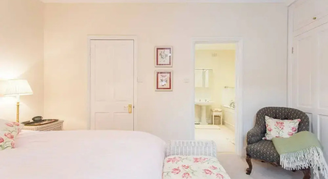 JOIVY Stylish 3 BR House with Patio, Short Walk to Regents Park & Harley Street