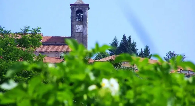 Apartment With one Bedroom in Mombarcaro, With Wonderful Mountain View, Boek Appartement Hotels in Bonvicino met parkeren, Parkeren
