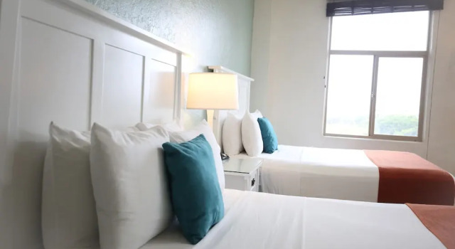 Четырёхместный люкс Hotel Carmel Santa Monica