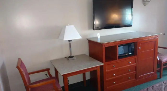 Standard Zimmer Hurricane Inn