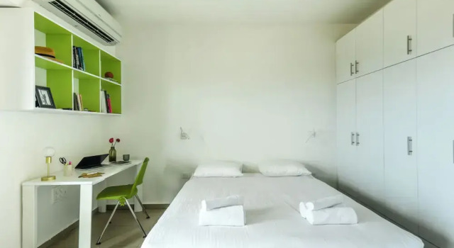 Studio apt w balcony and Kitchen, Забронировать Апартаменты/квартира Тель-Авив Тель-Авивский округ, рядом с Парк Яркон