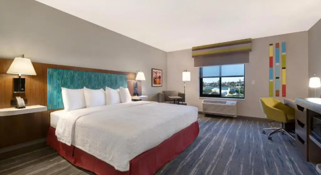 Номер Standard Hampton Inn & Suites Marina