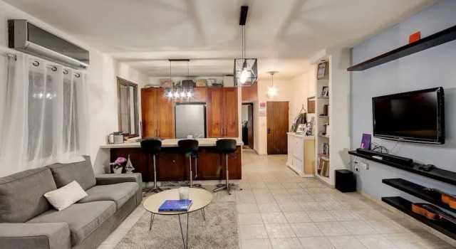 Urban Apartment With Jacuzzi Near Sarona, Забронировать Апартаменты/квартира Тель-Авив Тель-Авивский округ, рядом с Площадь Рабина