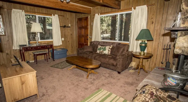 Just Right Cabin - 2 Br cabin by RedAwning, Забронировать Дом для отпуска Биг-Бэар-Сити San Bernardino Mountains