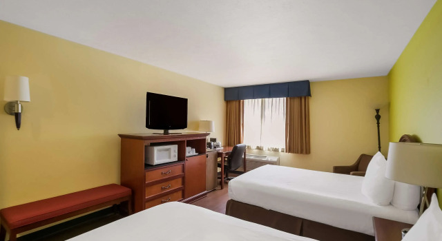 Четырёхместный номер Standard Americas Best Value Sandman Inn