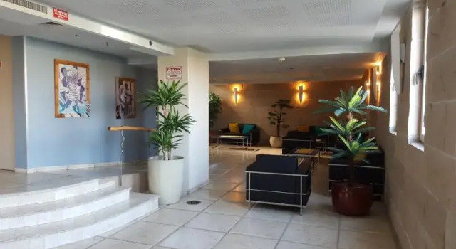 Кровать в общем номере Motel Aviv