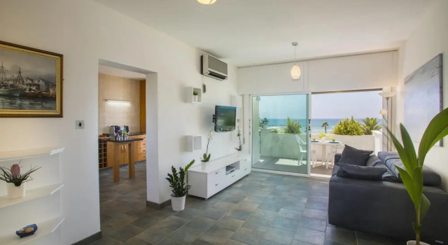 Апартаменты Lordos Sunshore Beachfront Suite