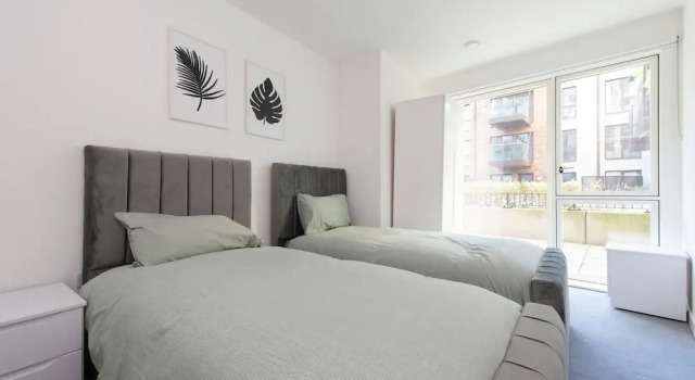 Stunning Luxury Stratford London 2 Bed Apartment