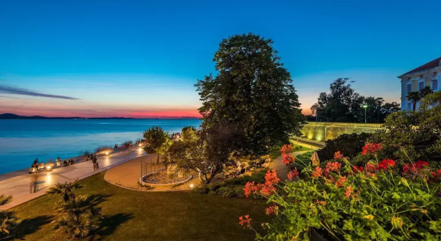 Апартаменты с балконом и с видом на море Aquamarine The Sea View Apartment