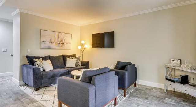 Walk to Folly Field Beach: Condo w/ Pool Access