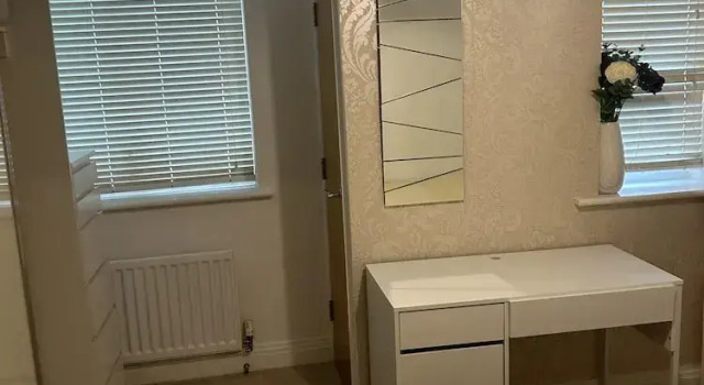 Inviting 2-bed Apartment in Bushey, Varaa Huoneisto Asunnot kohteessa Merseyside, Huoneisto